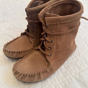 Brown Suede Kootenay Manitobah Mukluks